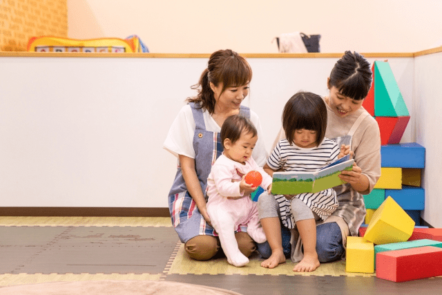 保育士と子供